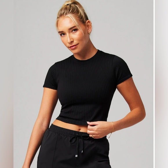 Fabletics Seamless Baby Tee black NWT size S - Picture 1 of 7